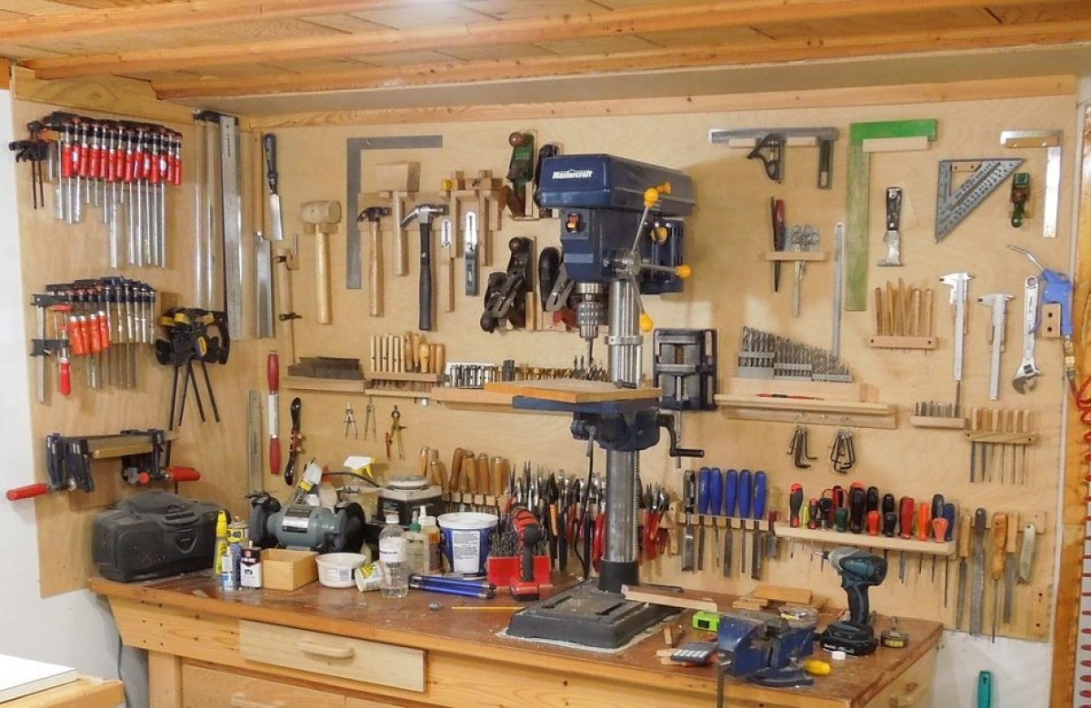Какие инструменты и мебель обязательно должны находиться в домашней мастерской?